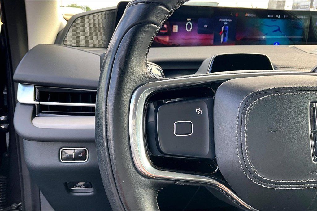 Used 2025 Lincoln Navigator Reserve AWD/4WD image 13