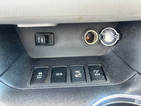 Used 2014 Toyota Highlander XLE AWD/4WD image 27