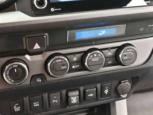 Used 2022 Toyota Tacoma TRD Off-Road w/ Technology Package AWD/4WD image 23