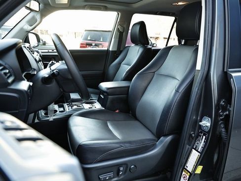 Used 2018 Toyota 4Runner SR5 Premium image 22