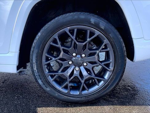 Certified 2024 Jeep Grand Cherokee Summit image 9