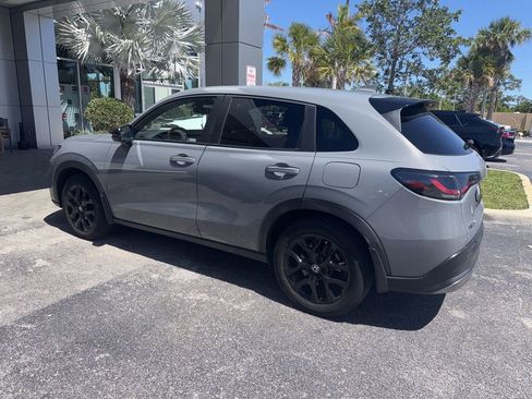 Used 2023 Honda HR-V Sport image 3