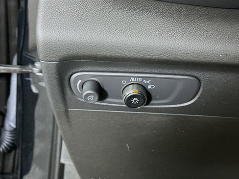 Used 2023 Buick Envision Essence FWD image 17