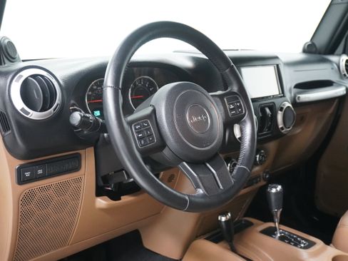 Used 2013 Jeep Wrangler Unlimited Rubicon w/ Connectivity Group image 11