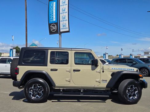 Used 2022 Jeep Wrangler Unlimited Rubicon 4xe w/ Cold Weather Group AWD/4WD image 8