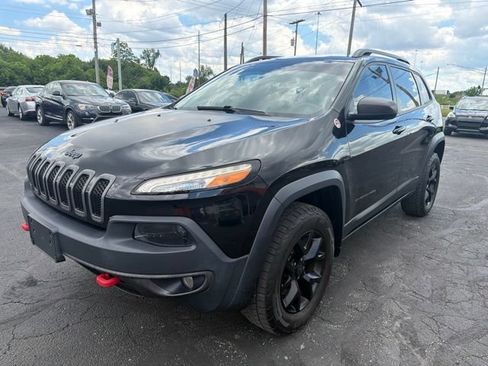 Used 2016 Jeep Cherokee Trailhawk AWD/4WD image 3