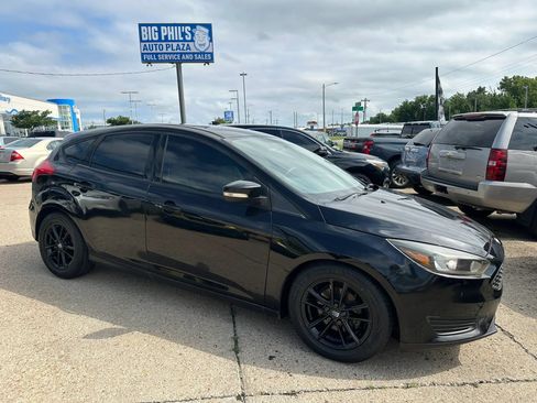 Used 2016 Ford Focus SE FWD image 1