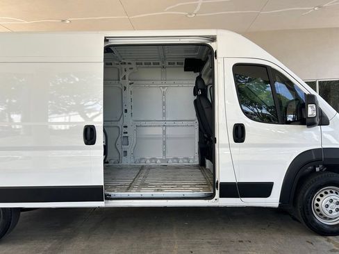 Used 2025 RAM ProMaster 2500 w/ Convenience Group FWD image 24
