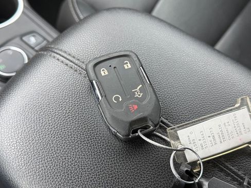 Used 2024 GMC Terrain SLT AWD/4WD image 21