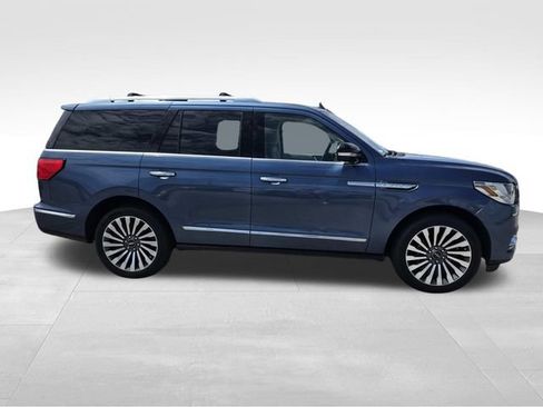 Used 2019 Lincoln Navigator Reserve AWD/4WD image 2