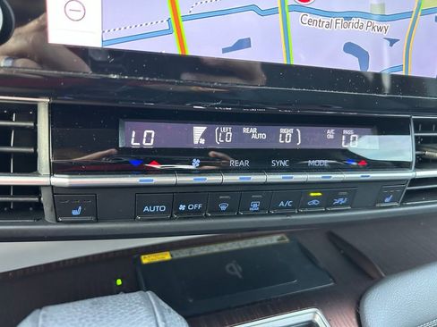 Used 2022 Toyota Sienna XLE w/ XLE Plus Package FWD image 28