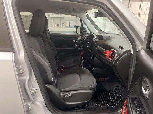 Used 2019 Jeep Renegade Trailhawk w/ UConnect 8.4 Nav Group image 30