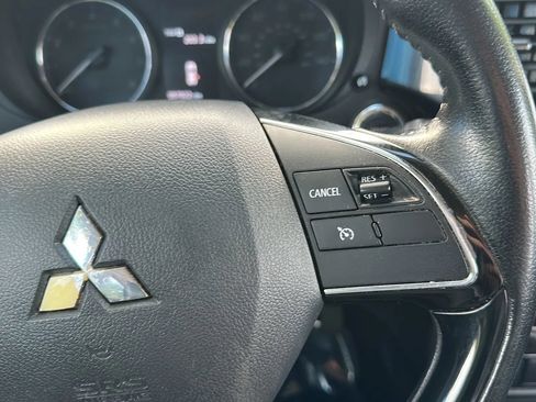 Used 2020 Mitsubishi Outlander SE FWD image 34