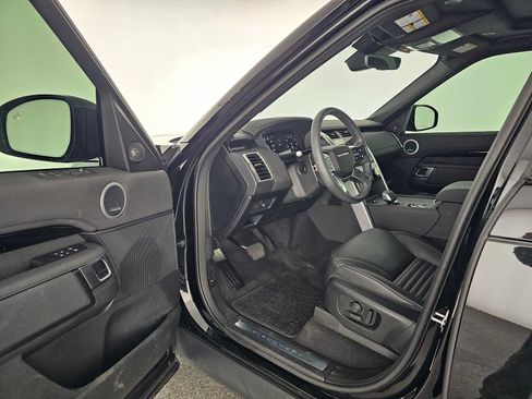 Used 2025 Land Rover Discovery S AWD/4WD image 19