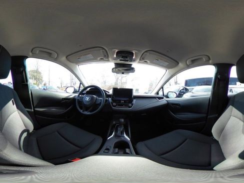 Used 2025 Toyota Corolla LE image 41