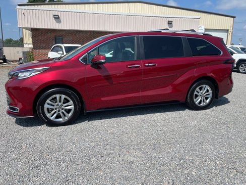 Used 2025 Toyota Sienna Limited AWD/4WD image 1