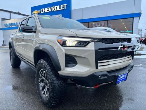 Used 2024 Chevrolet Colorado ZR2 w/ Safety Package AWD/4WD image 12