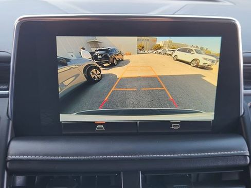 Used 2023 GMC Yukon SLT image 13