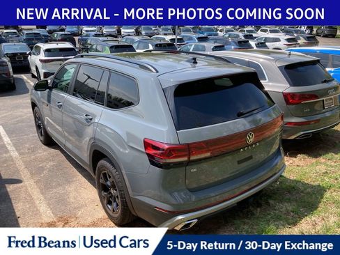 Certified 2025 Volkswagen Atlas Peak Edition SE AWD/4WD image 4