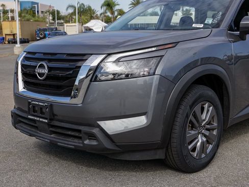 Used 2025 Nissan Pathfinder SV FWD image 10