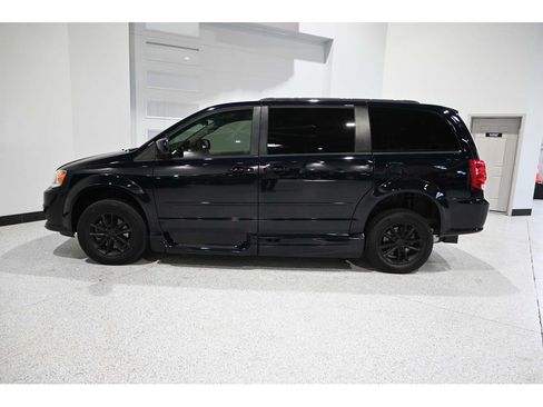Used 2015 Dodge Grand Caravan SXT FWD image 9