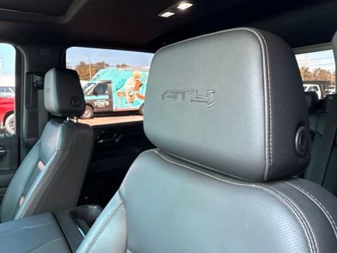 Used 2024 GMC Sierra 2500 AT4 w/ AT4 Premium Plus Package AWD/4WD image 32