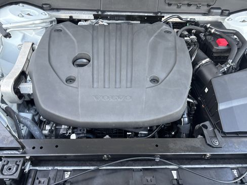 Used 2025 Volvo XC60 B5 Plus image 34