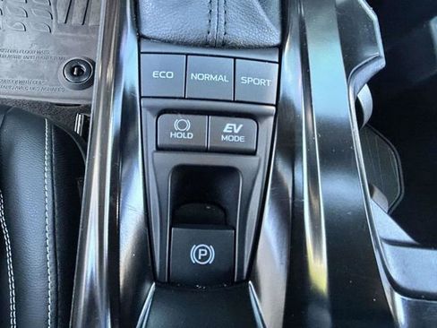 Used 2025 Toyota Camry SE FWD image 18