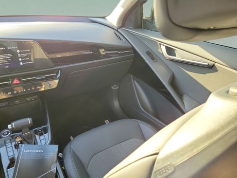 New 2026 Kia Niro EX FWD image 10