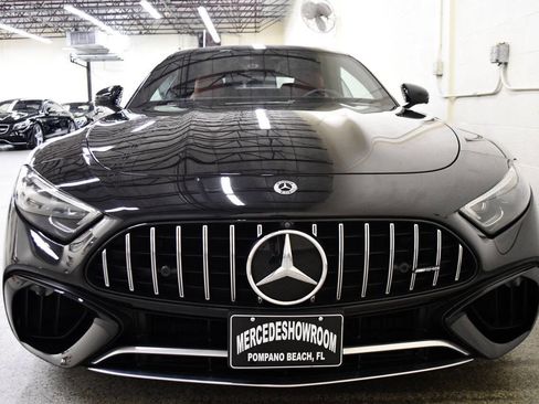 Used 2022 Mercedes-Benz SL 55 AMG 4MATIC w/ Driver Assistance Package image 32