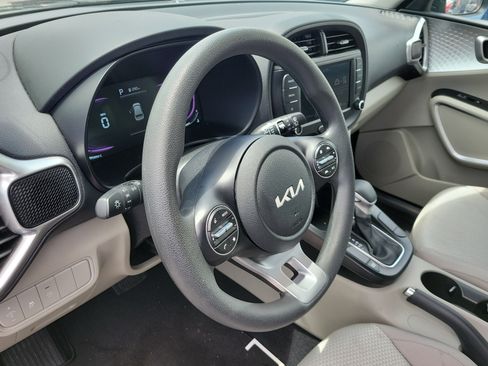 Certified 2025 Kia Soul LX w/ LX Technology Package FWD image 18