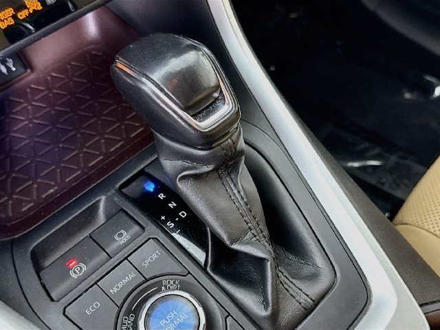 Used 2019 Toyota RAV4 Limited w/ Cold Weather Package AWD/4WD image 17