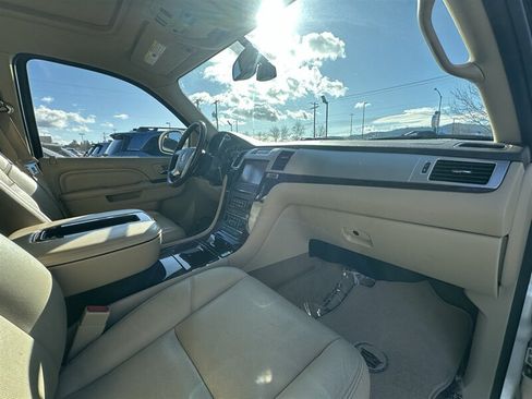 Used 2014 Cadillac Escalade ESV Premium AWD/4WD image 8