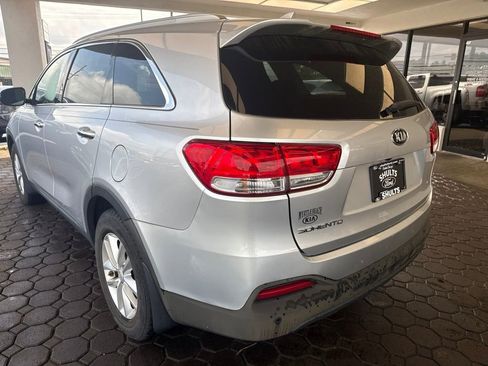 Used 2018 Kia Sorento FWD image 8