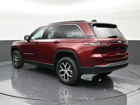 Used 2024 Jeep Grand Cherokee Limited AWD/4WD image 3