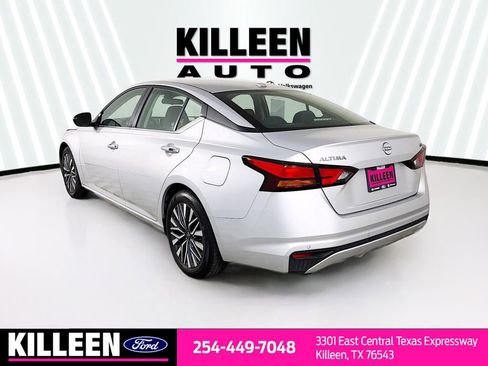 Used 2024 Nissan Altima 2.5 SV image 6