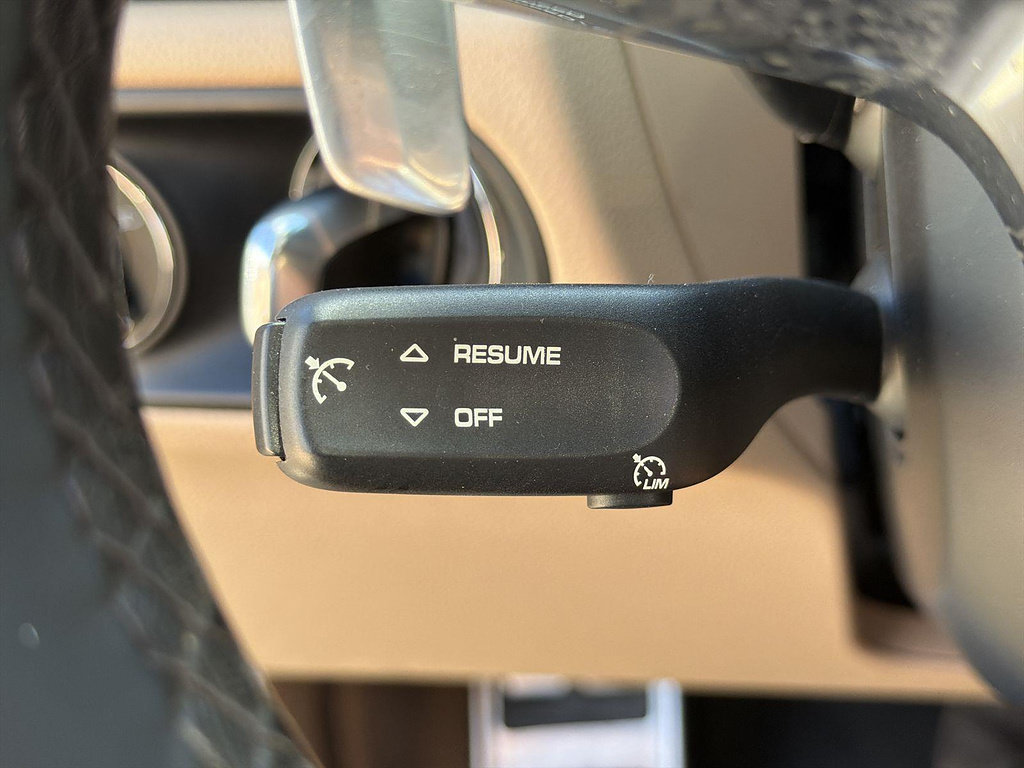 Used 2020 Porsche Macan AWD/4WD image 17