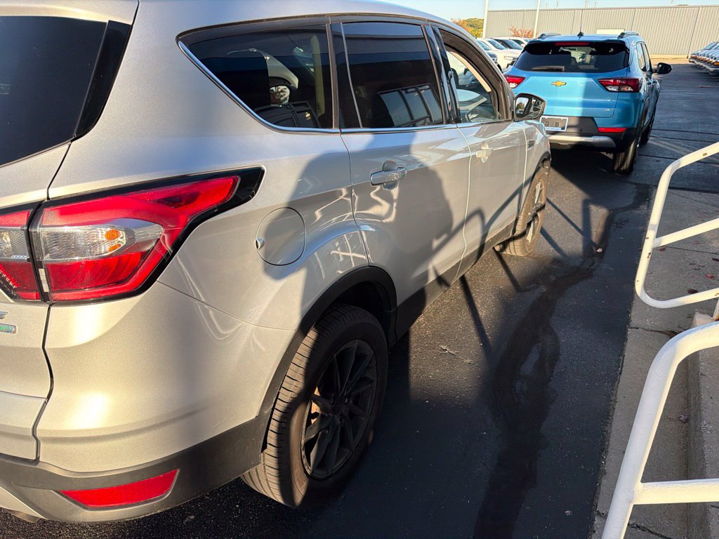 Used 2017 Ford Escape SE FWD image 9