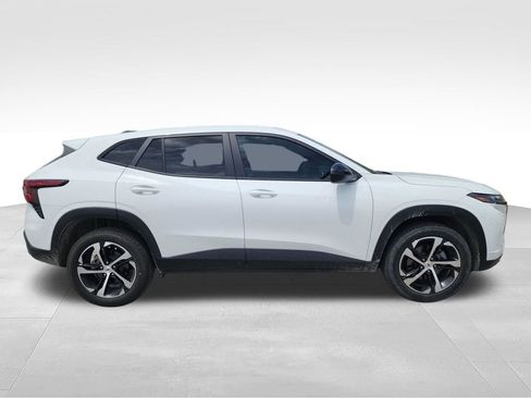 Used 2024 Chevrolet Trax RS w/ Driver Confidence Package FWD image 10