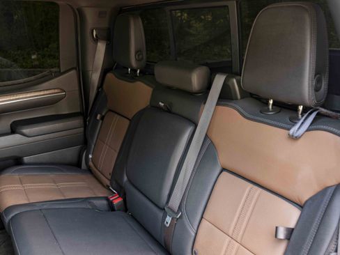 Used 2023 Chevrolet Silverado 1500 High Country image 18