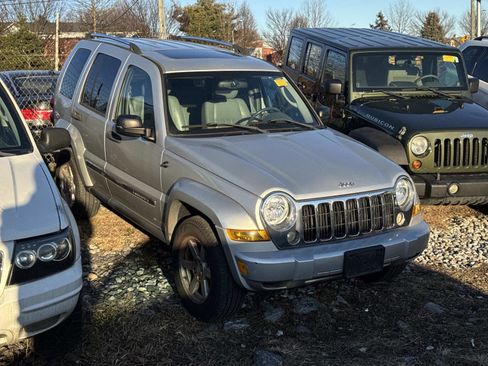 Used 2005 Jeep Liberty Limited image 3