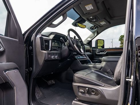 Used 2024 GMC Sierra 2500 Denali w/ Denali Reserve Package AWD/4WD image 17