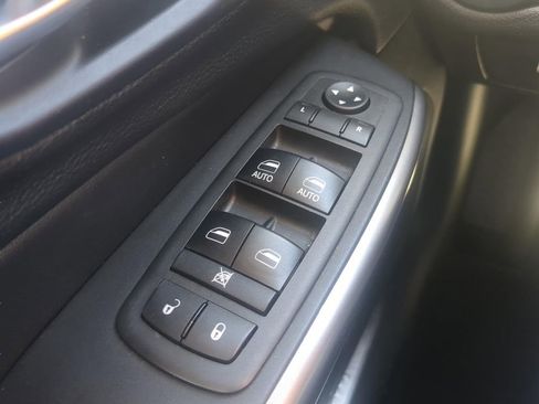 Used 2019 Jeep Cherokee Limited FWD image 18