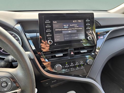 Used 2021 Toyota Camry LE image 21