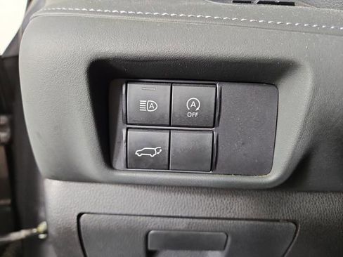 Used 2024 Toyota Highlander LE AWD/4WD image 30