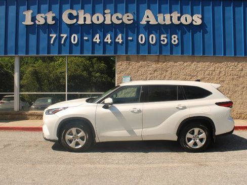 Used 2022 Toyota Highlander LE AWD/4WD image 7