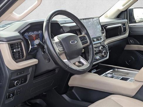 Used 2022 Ford Expedition Limited image 10