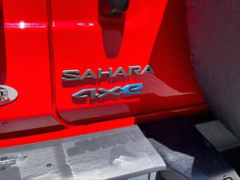 Certified 2025 Jeep Wrangler Unlimited Sahara AWD/4WD image 8