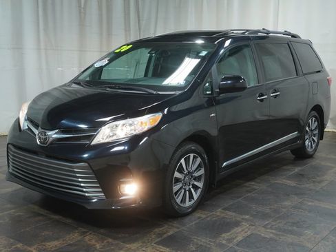 Used 2020 Toyota Sienna XLE Premium AWD/4WD image 2