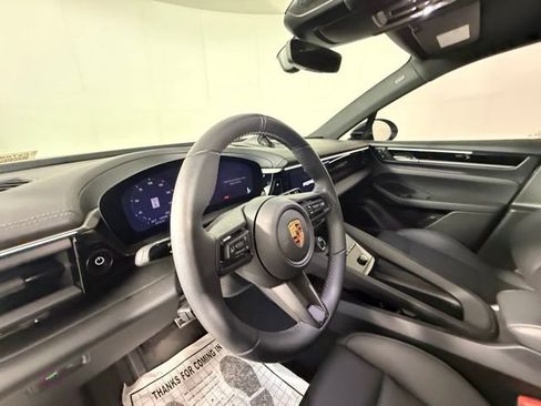 Used 2025 Porsche Macan 4S Electric AWD/4WD image 6